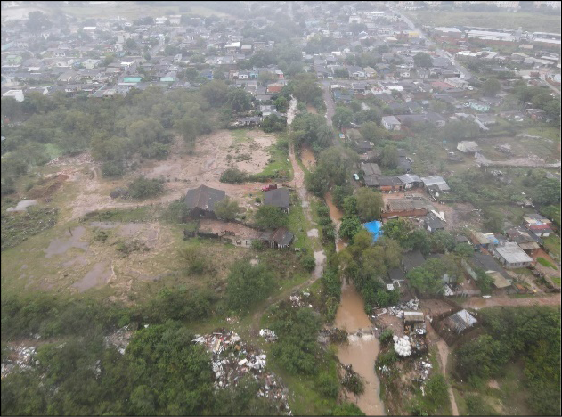 Vista aérea de uma cidade

Descrição gerada automaticamente