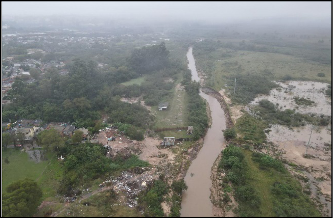 Vista de cima de um morro

Descrição gerada automaticamente
