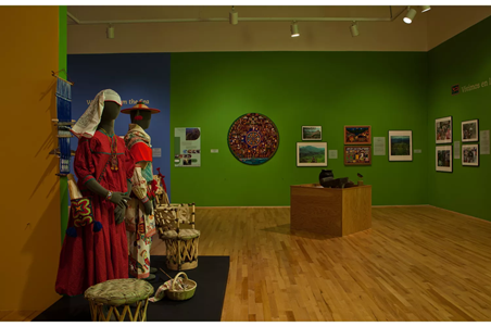 Imagen que contiene interior, cuarto, verde, tabla

Descripción generada automáticamente